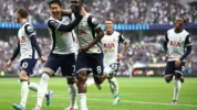 Yves Bissouma Selebrasi Bersama Son Heung Min Setelah Cetak Gol Lawan Everton