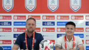 Bintang Timnas Vietnam Sekaligus Pemain CAHN Nguyen Quang Hai (Kanan) Saat Menghadiri Konferensi Pers Jelang Laga Melawan PSM Makassar