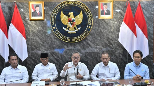 Mendes Yandri Saat Menghadiri Rapat Koordinasi Terbatas Pelaksanaan Program Koperasi Desa (Kopdes) Merah Putih