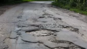 Ilustrasi Jalan Rusak Berlubang